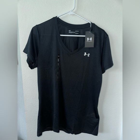 Under Armor Women’s Black Short Sleeve V-neck Tee NWT - Picture 1 of 5